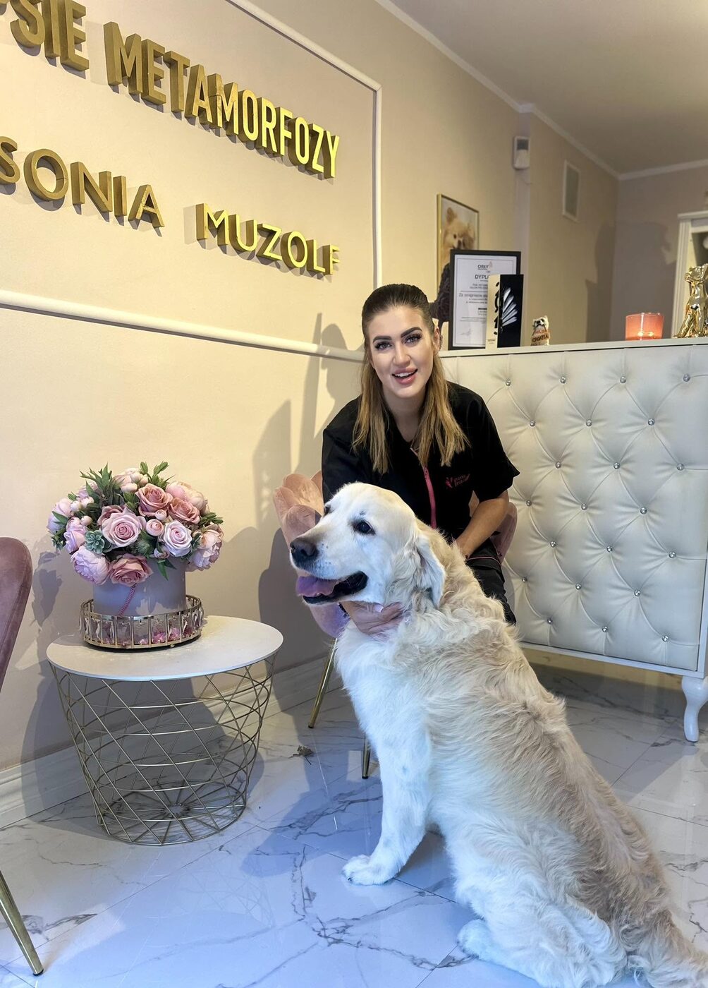 Sonia Muzolf w salonie Psie Metamorfozy z psem